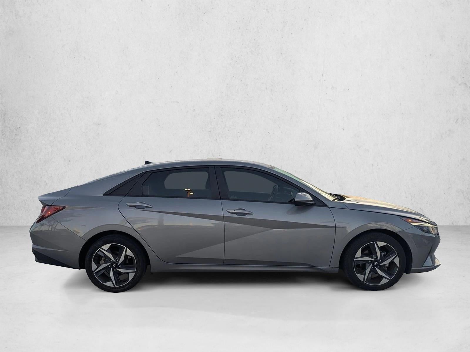 2023 Hyundai ELANTRA SEL IVT