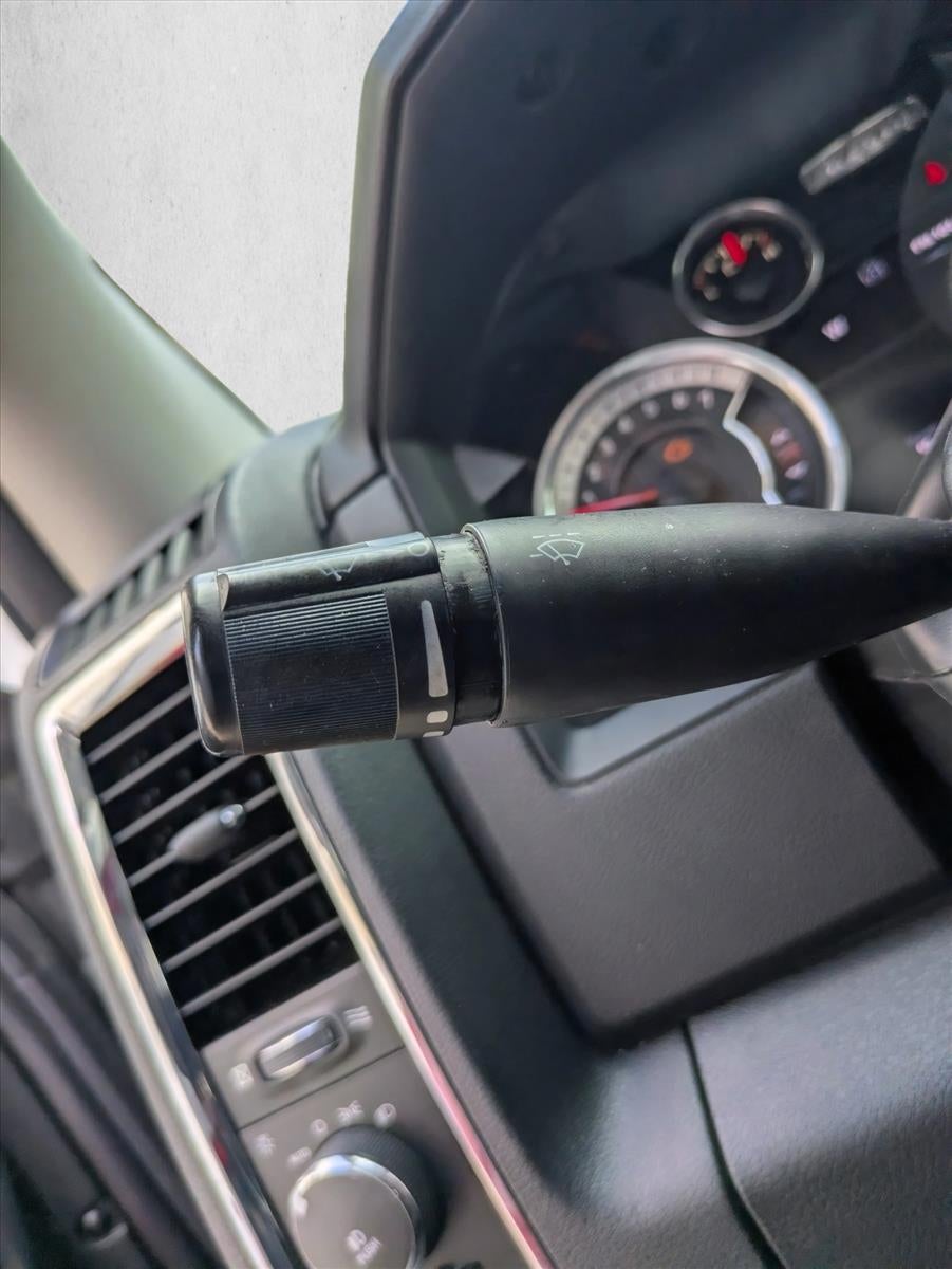 2016 RAM 1500 4WD Crew Cab 6.4 Ft Box Laramie