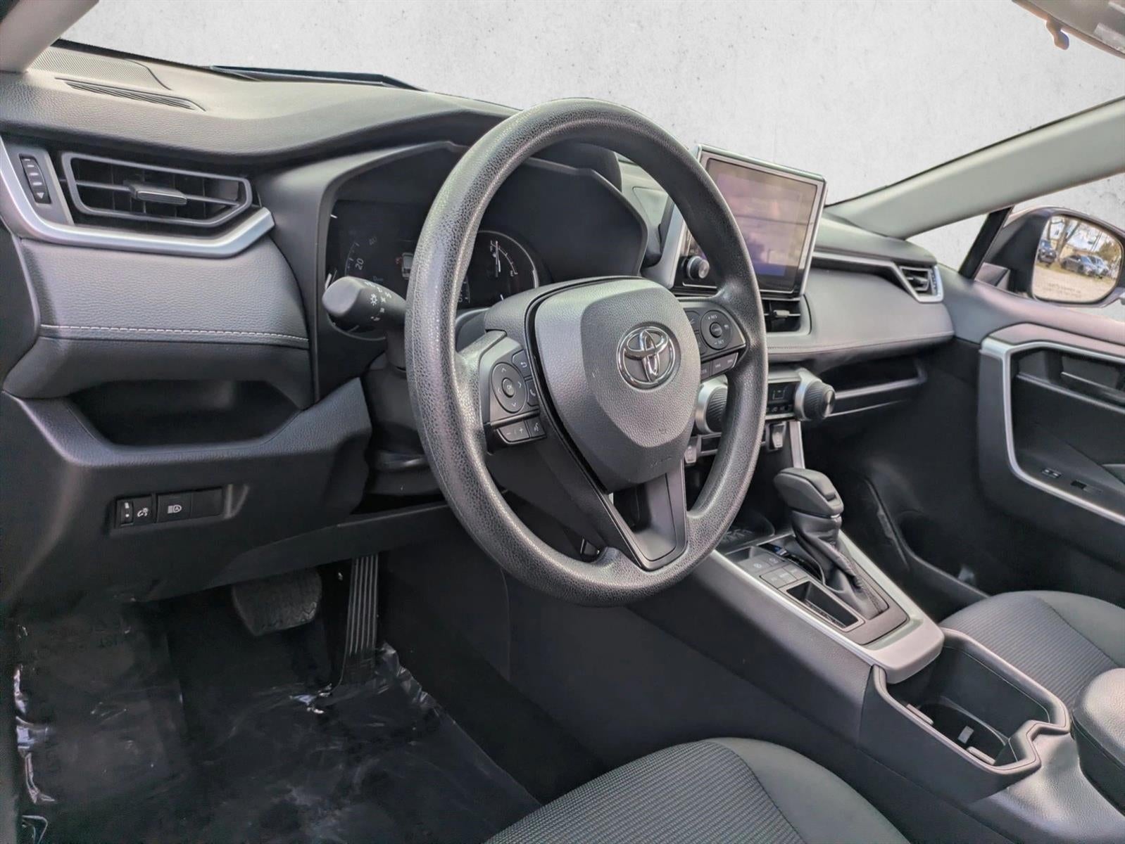 2025 Toyota RAV4 LE FWD (GS)