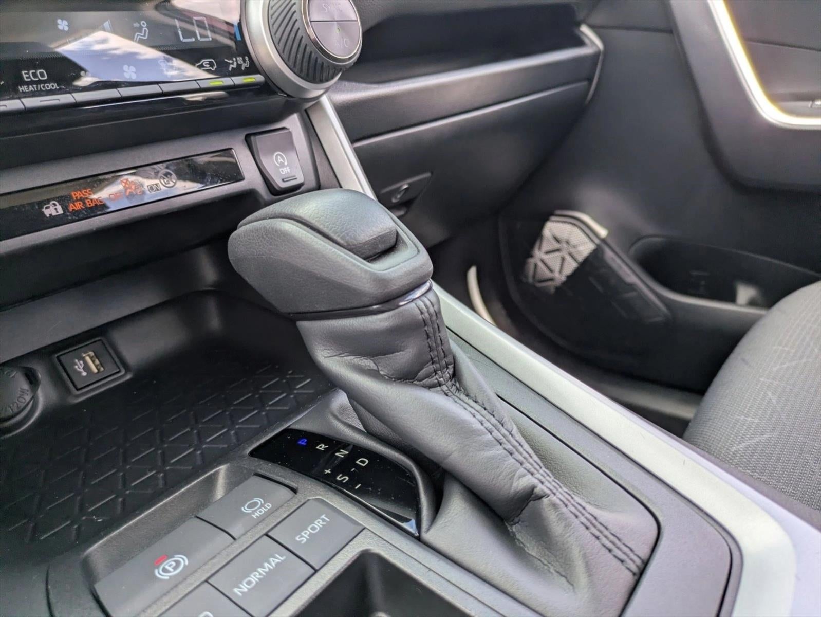 2025 Toyota RAV4 XLE FWD (GS)