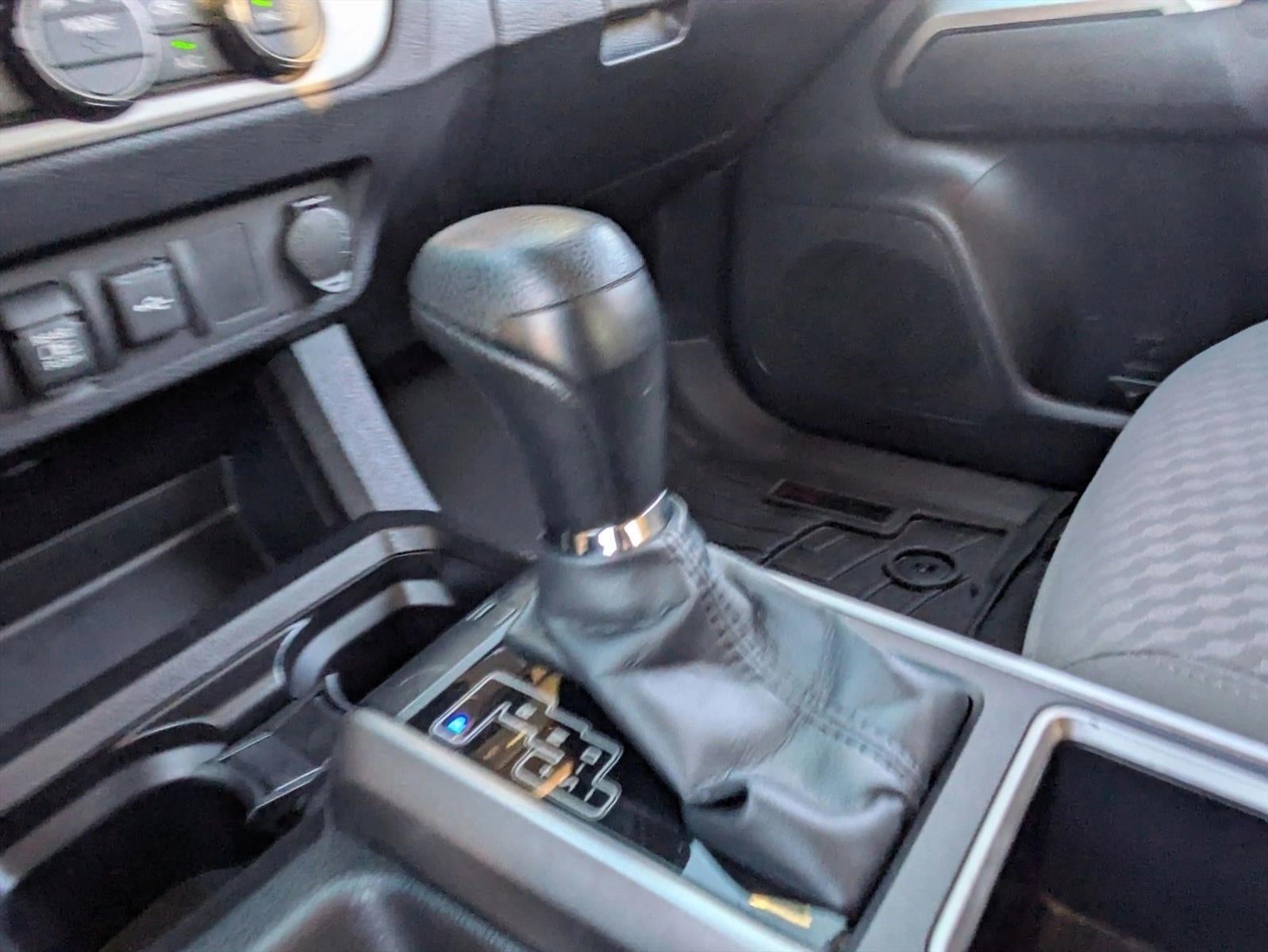 2022 Toyota Tacoma 2WD 2WD SR5 Double Cab 5' Bed V6 AT (GS)