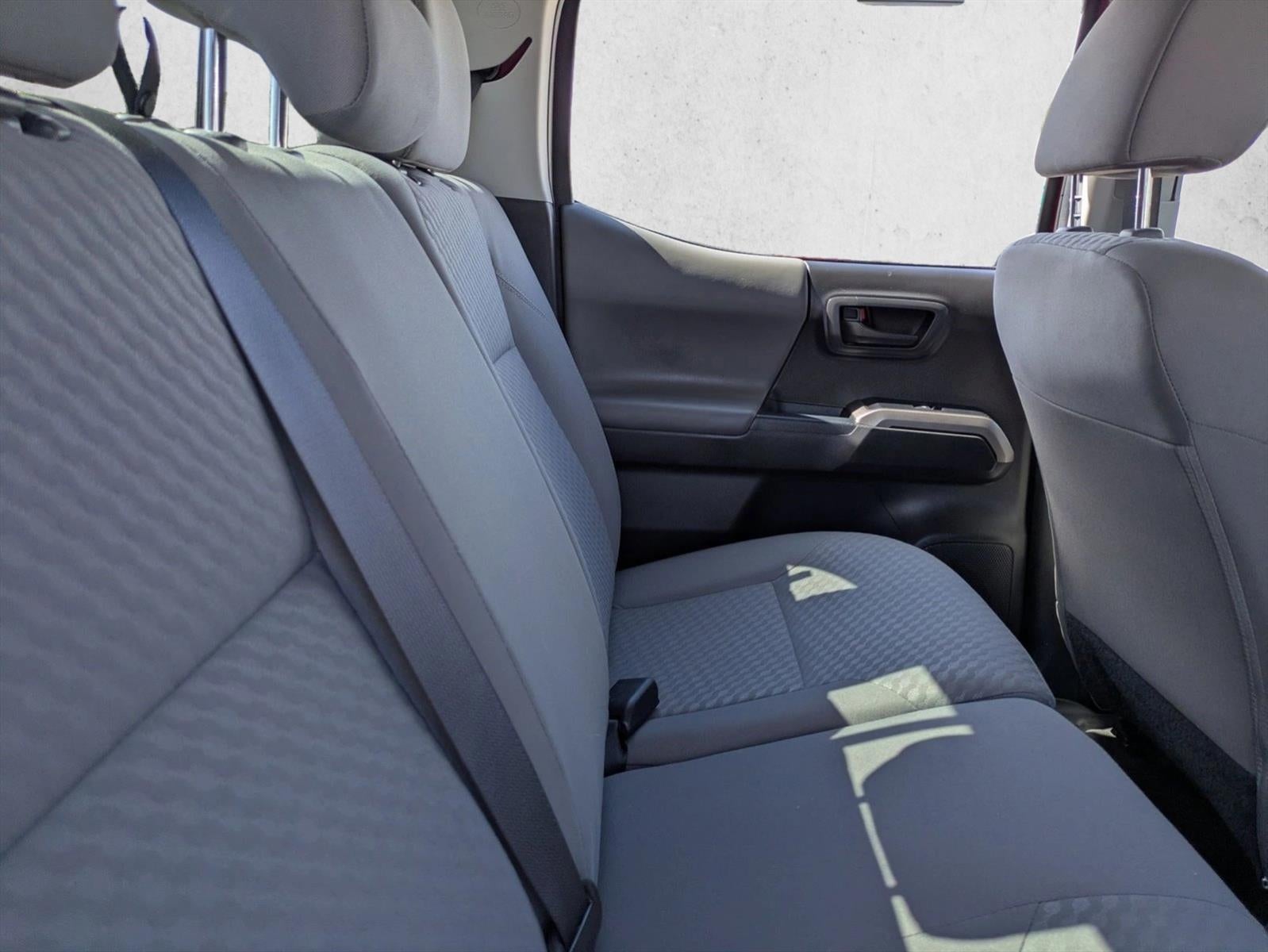 2022 Toyota Tacoma 2WD 2WD SR5 Double Cab 5' Bed V6 AT (GS)