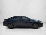 2017 Toyota Camry SE Auto (SE)