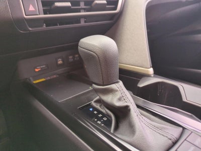2025 Toyota Camry LE (Natl)