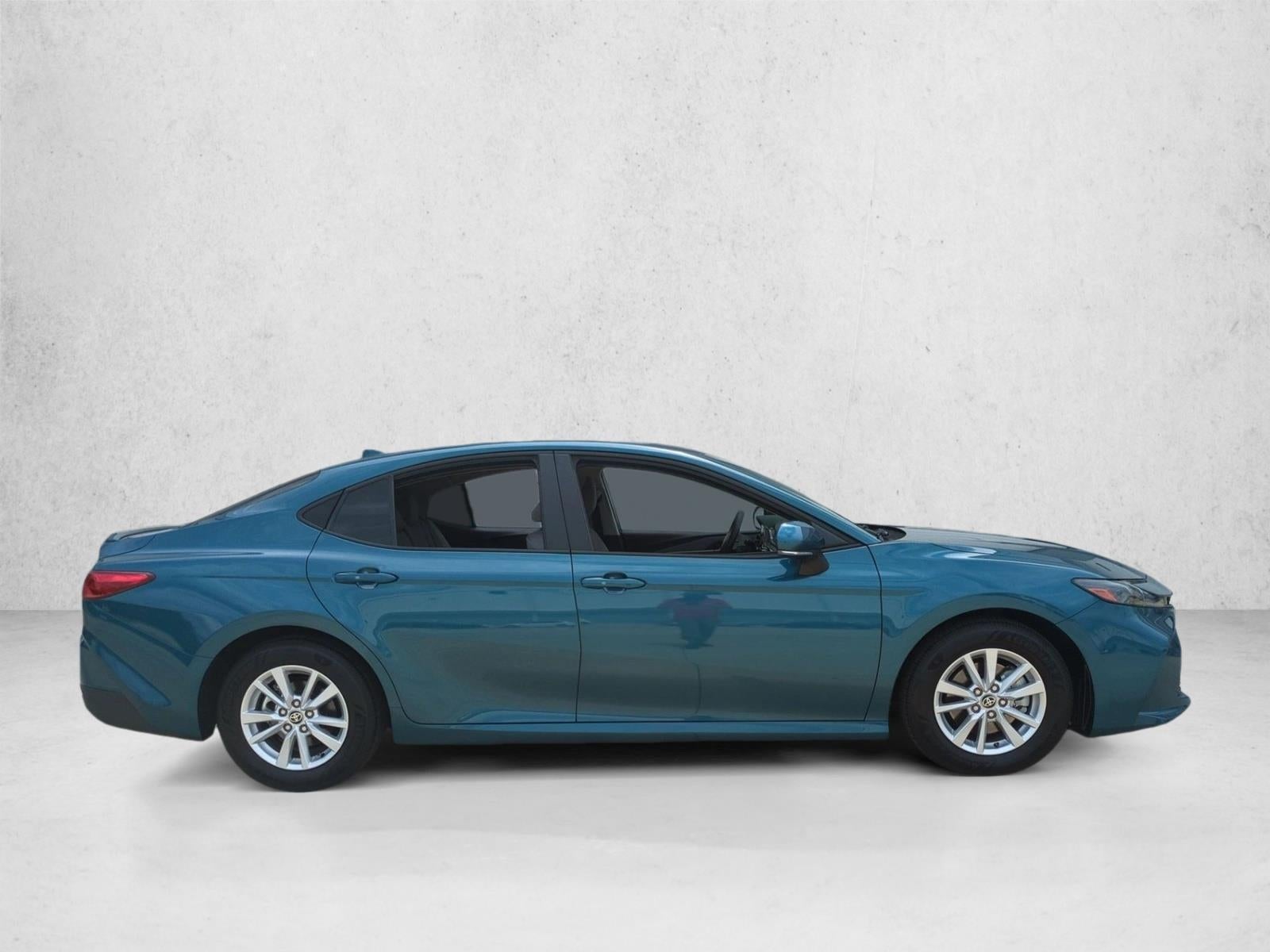 2025 Toyota Camry LE (Natl)