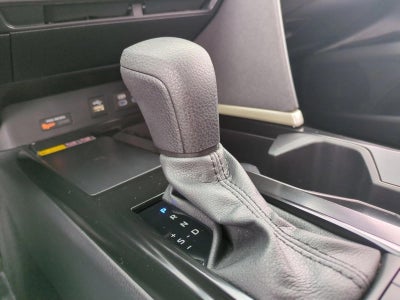 2025 Toyota Camry LE (Natl)