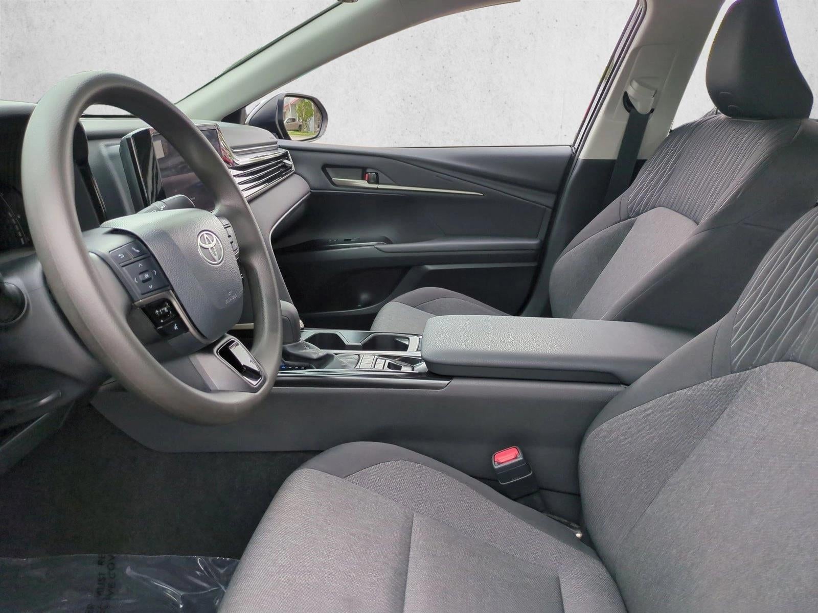 2025 Toyota Camry LE (Natl)