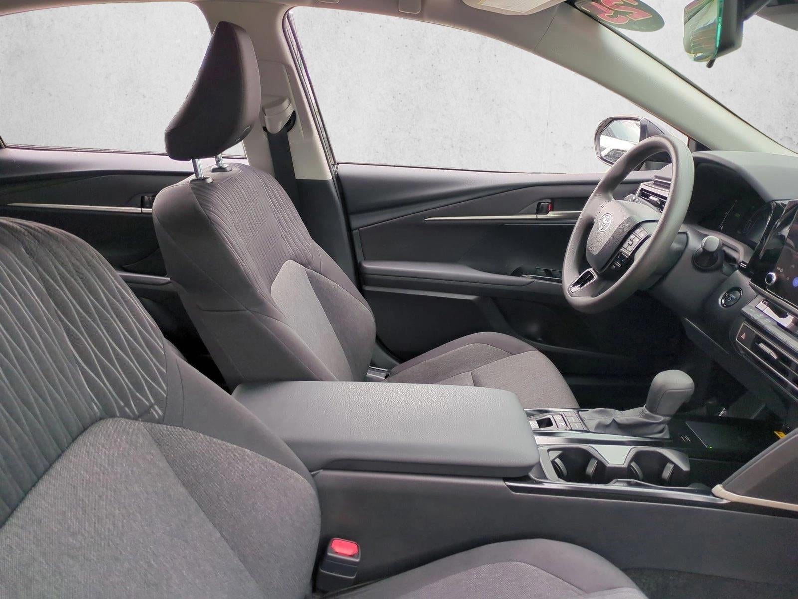 2025 Toyota Camry LE (Natl)