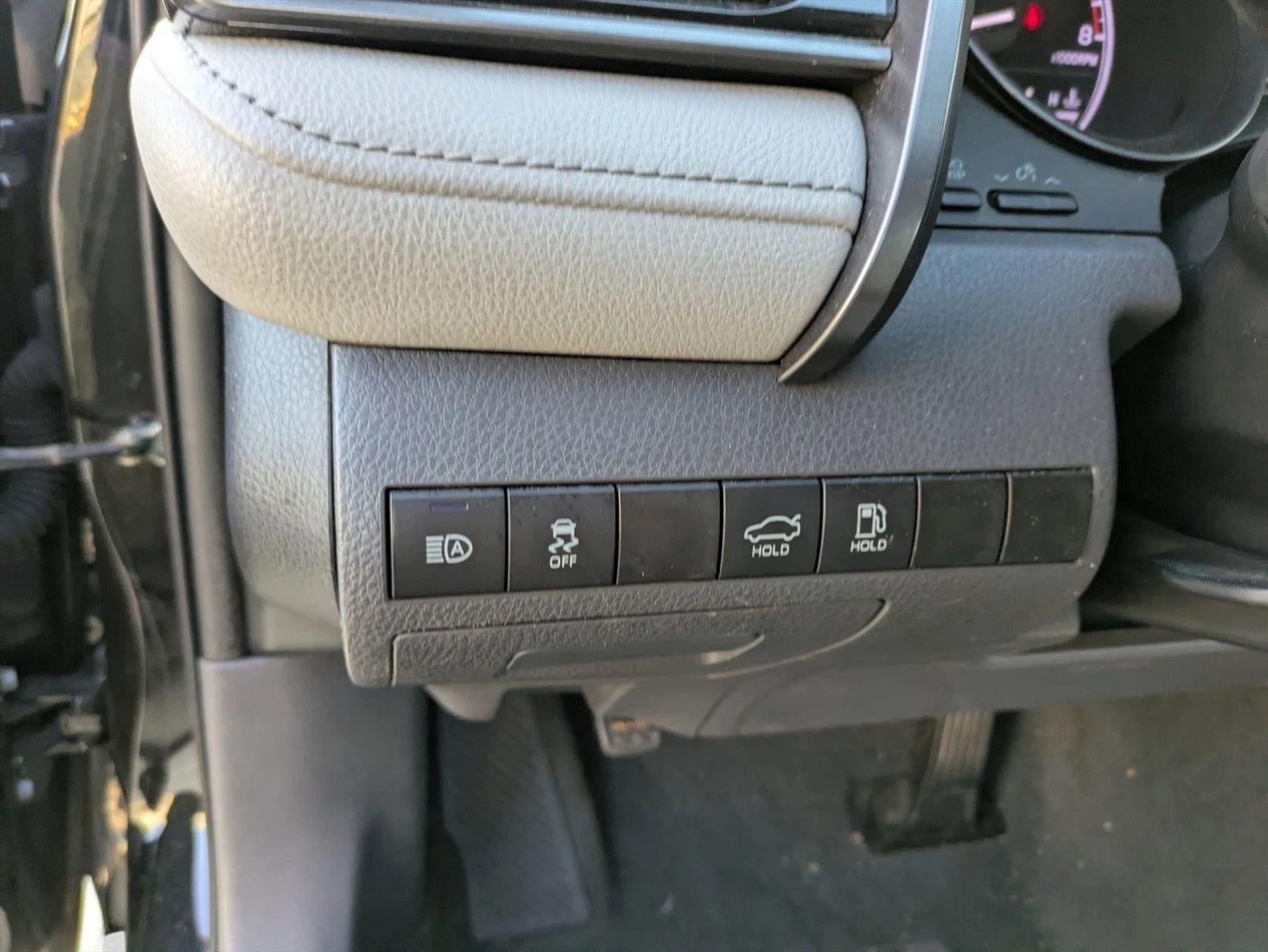 2021 Toyota Camry SE Auto (SE)