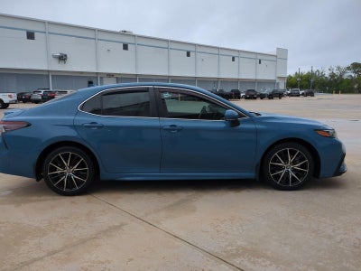 2023 Toyota Camry SE Auto (SE)