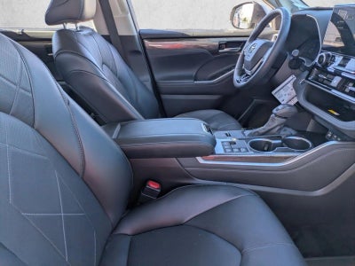 2025 Toyota Highlander Hybrid Platinum AWD (Natl)