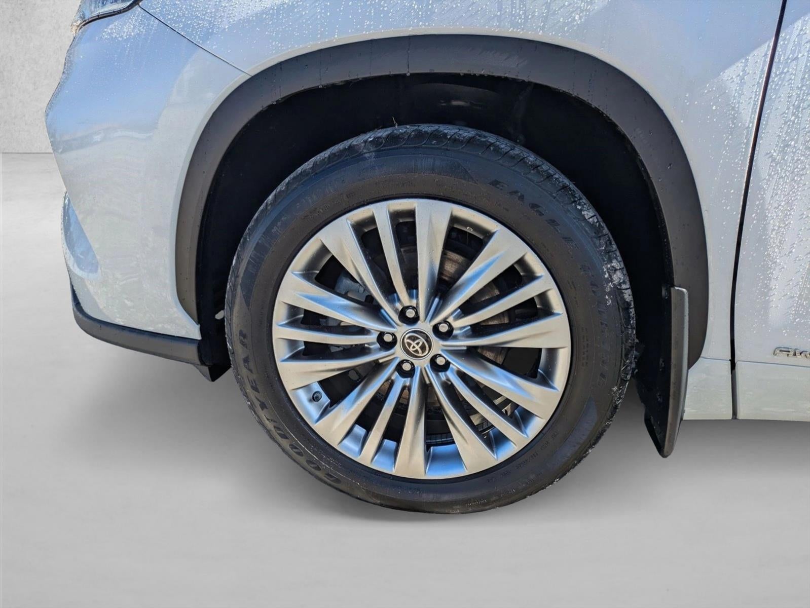 2025 Toyota Highlander Hybrid Platinum AWD (Natl)