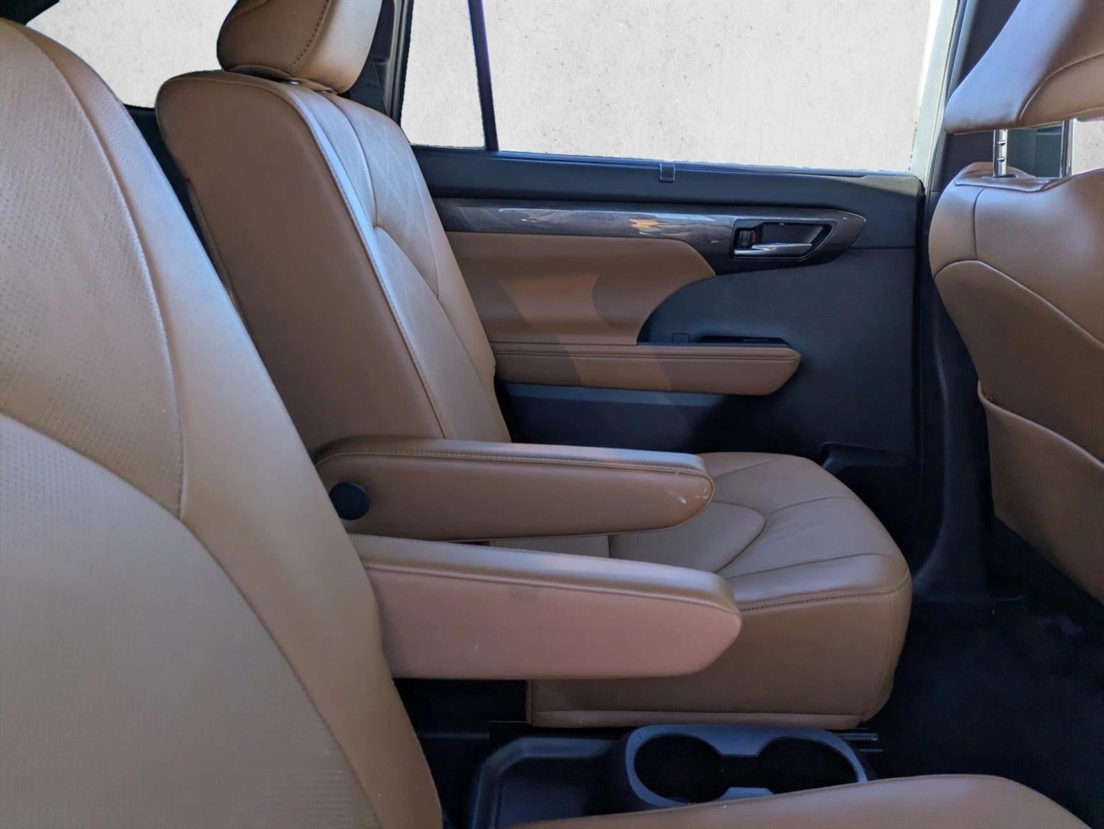 2024 Toyota Highlander Hybrid Platinum AWD (Natl)