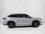 2021 Toyota Highlander XLE FWD (Natl)
