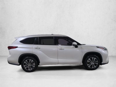 2021 Toyota Highlander XLE FWD (Natl)