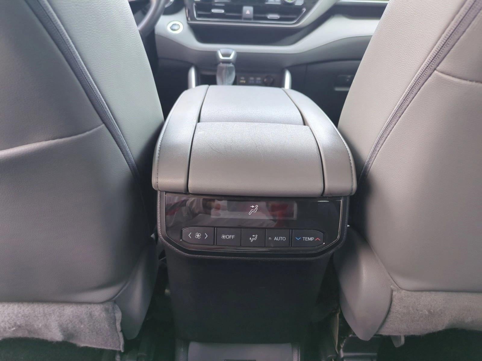 2022 Toyota Highlander XLE FWD (Natl)