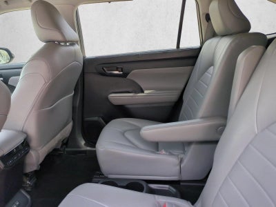 2022 Toyota Highlander XLE FWD (Natl)