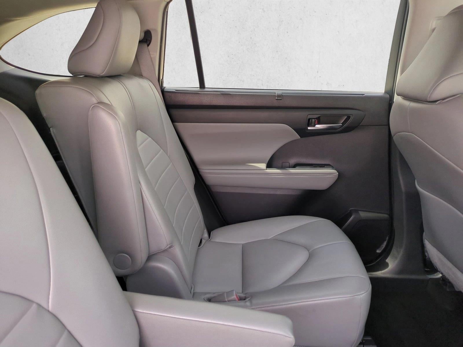 2022 Toyota Highlander XLE FWD (Natl)