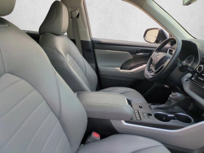2022 Toyota Highlander XLE FWD (Natl)