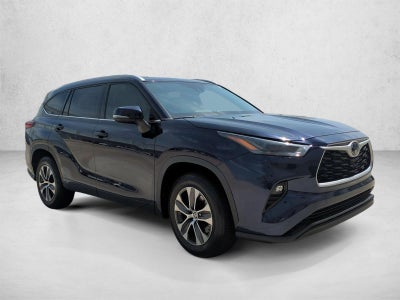 2022 Toyota Highlander XLE FWD (Natl)