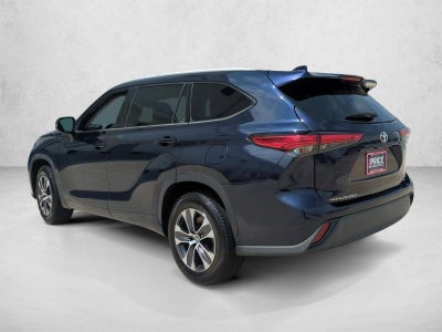 2022 Toyota Highlander XLE FWD (Natl)