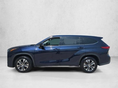 2022 Toyota Highlander XLE FWD (Natl)