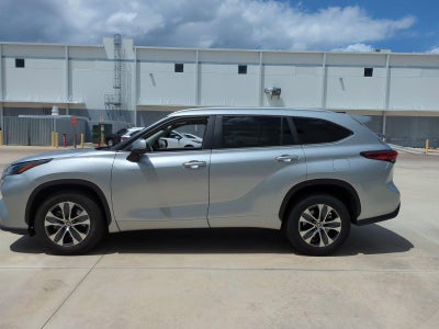 2023 Toyota Highlander Hybrid XLE FWD (Natl)