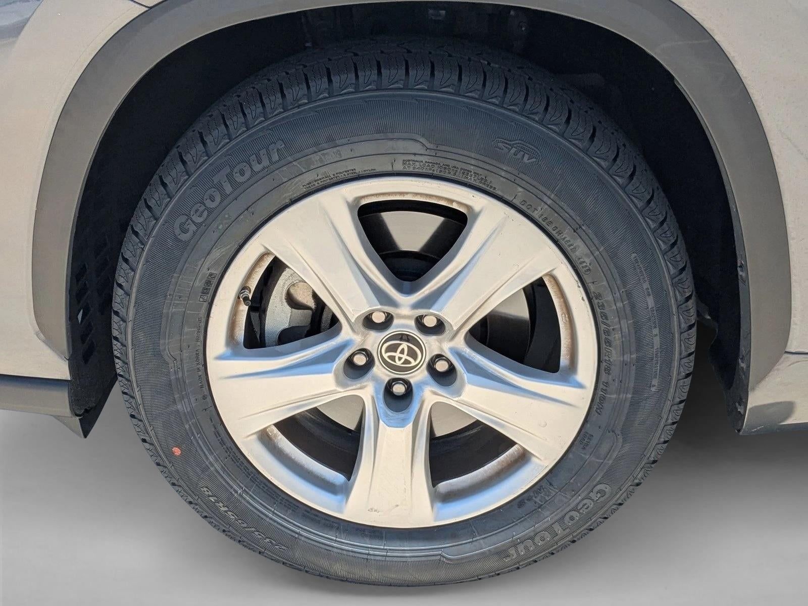 2023 Toyota Highlander LE FWD (GS)