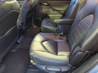 2023 Toyota Highlander XLE FWD (Natl)