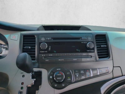 2014 Toyota Sienna 5dr 8-Pass Van V6 LE FWD (Natl)