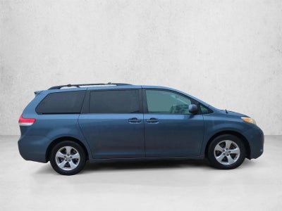 2014 Toyota Sienna 5dr 8-Pass Van V6 LE FWD (Natl)