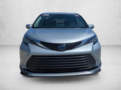 2022 Toyota Sienna XLE FWD 8-Passenger (Natl)