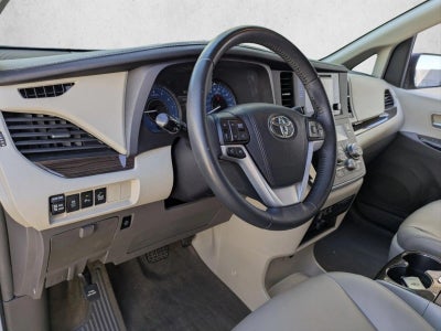 2017 Toyota Sienna XLE FWD 8-Passenger (Natl)