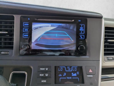 2017 Toyota Sienna XLE FWD 8-Passenger (Natl)