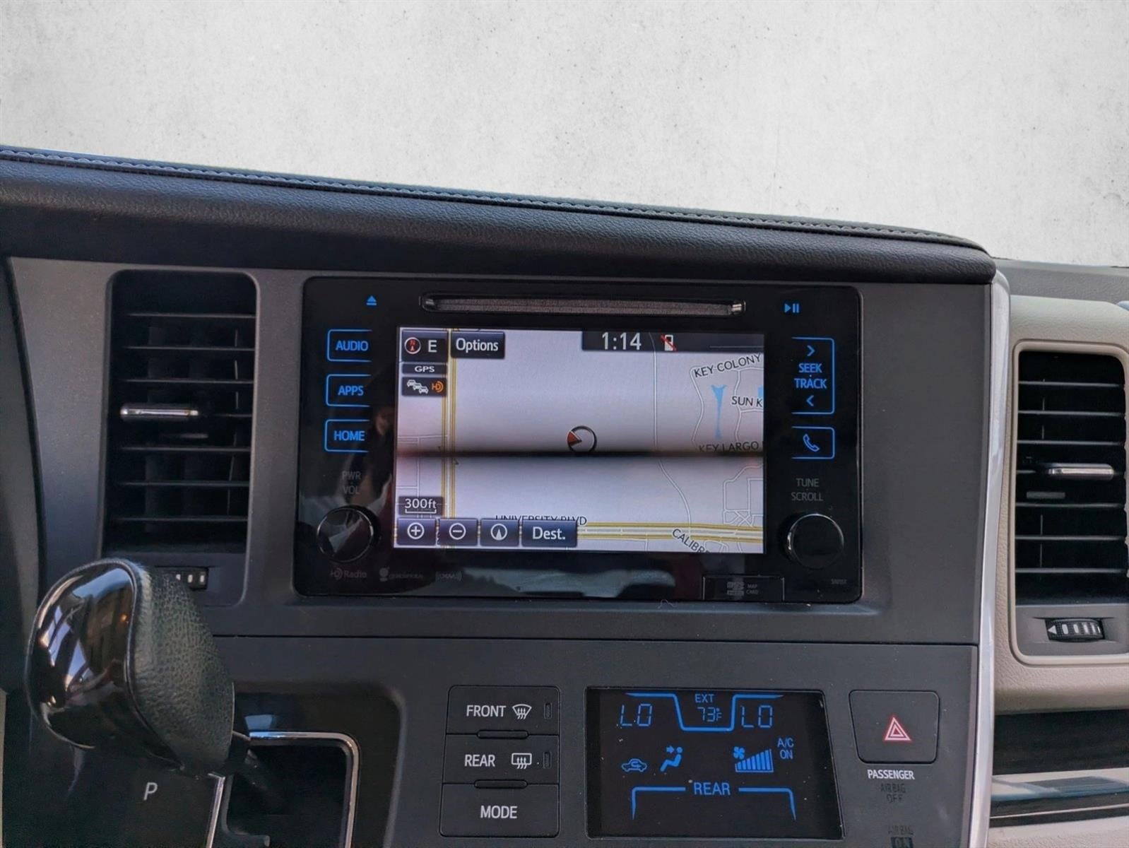 2017 Toyota Sienna XLE FWD 8-Passenger (Natl)