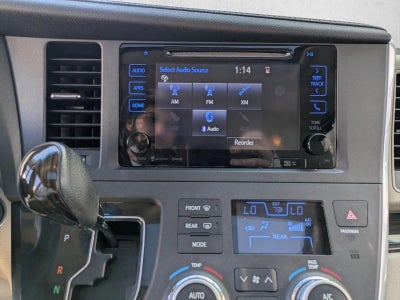 2017 Toyota Sienna XLE FWD 8-Passenger (Natl)