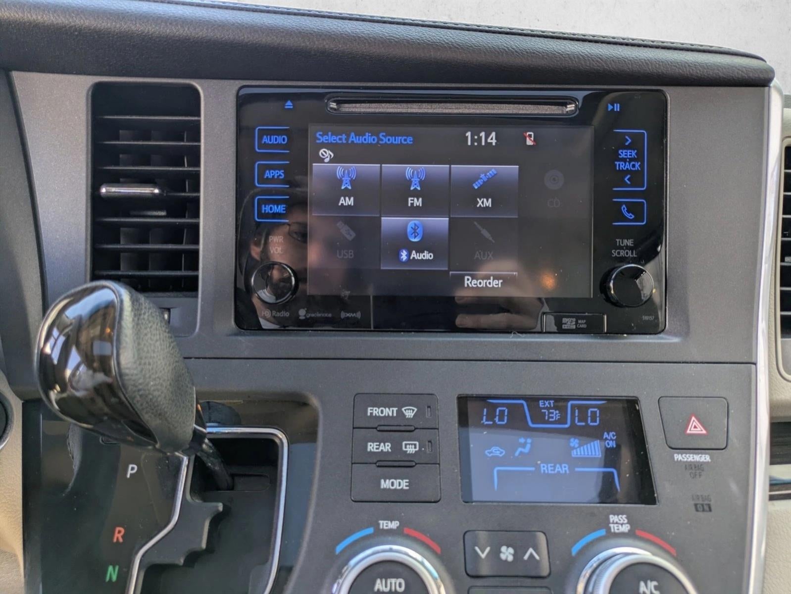 2017 Toyota Sienna XLE FWD 8-Passenger (Natl)