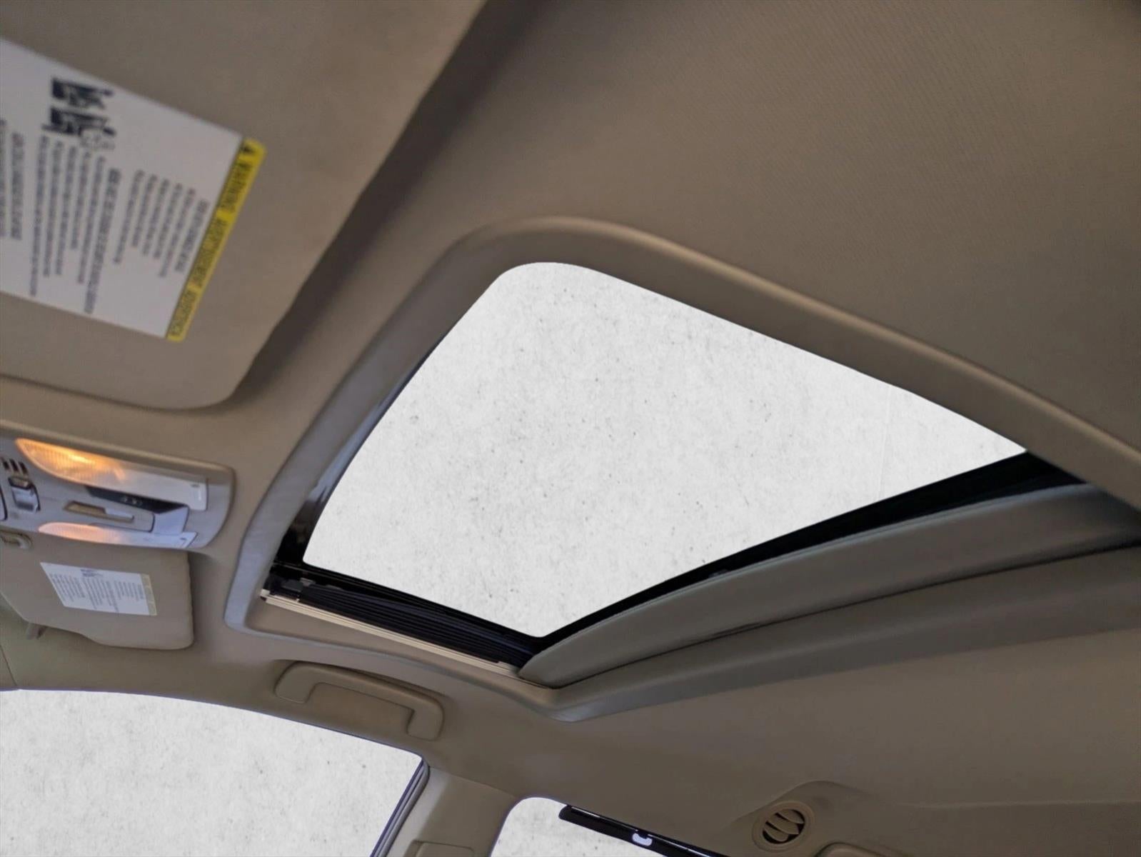 2017 Toyota Sienna XLE FWD 8-Passenger (Natl)