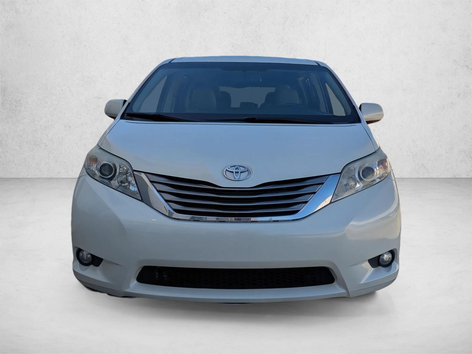 2017 Toyota Sienna XLE FWD 8-Passenger (Natl)