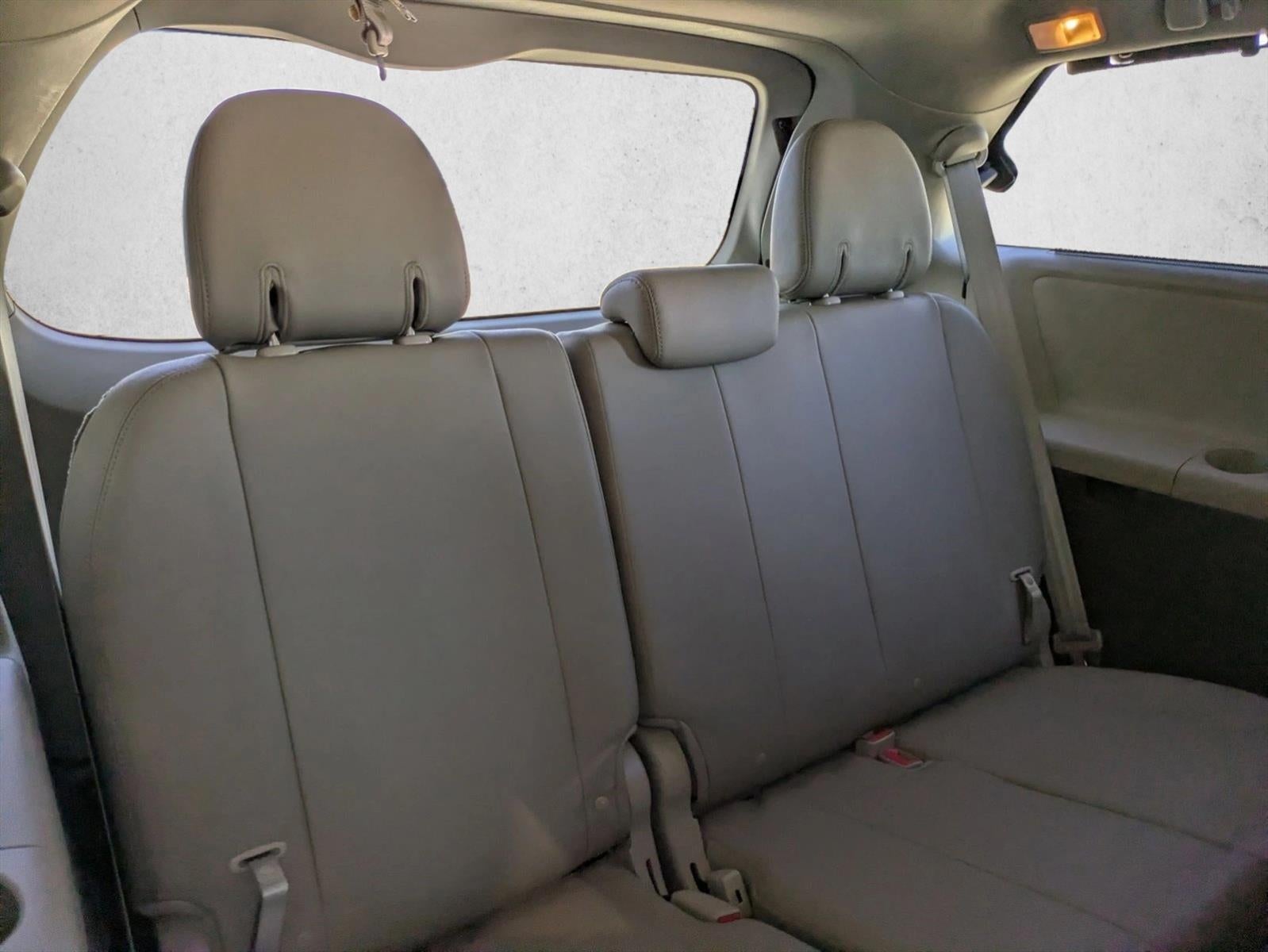 2017 Toyota Sienna XLE FWD 8-Passenger (Natl)