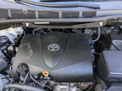 2017 Toyota Sienna XLE FWD 8-Passenger (Natl)