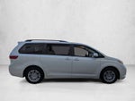 2017 Toyota Sienna XLE FWD 8-Passenger (Natl)