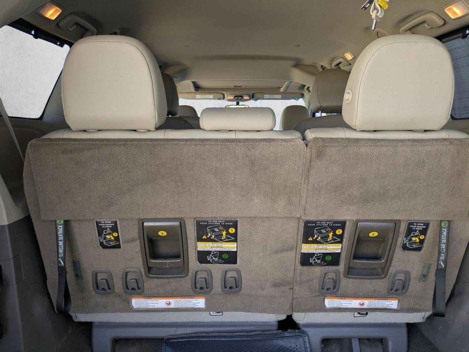 2017 Toyota Sienna XLE FWD 8-Passenger (Natl)