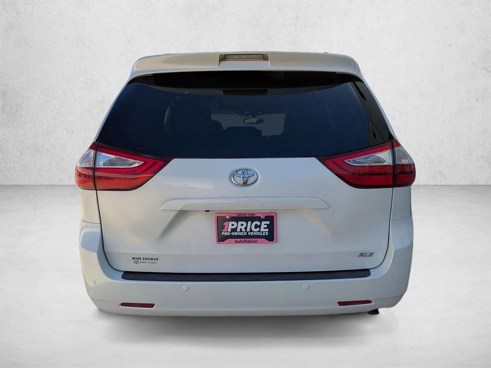 2017 Toyota Sienna XLE FWD 8-Passenger (Natl)