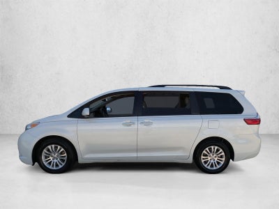 2017 Toyota Sienna XLE FWD 8-Passenger (Natl)