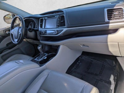 2017 Toyota Highlander Limited Platinum V6 FWD (Natl)