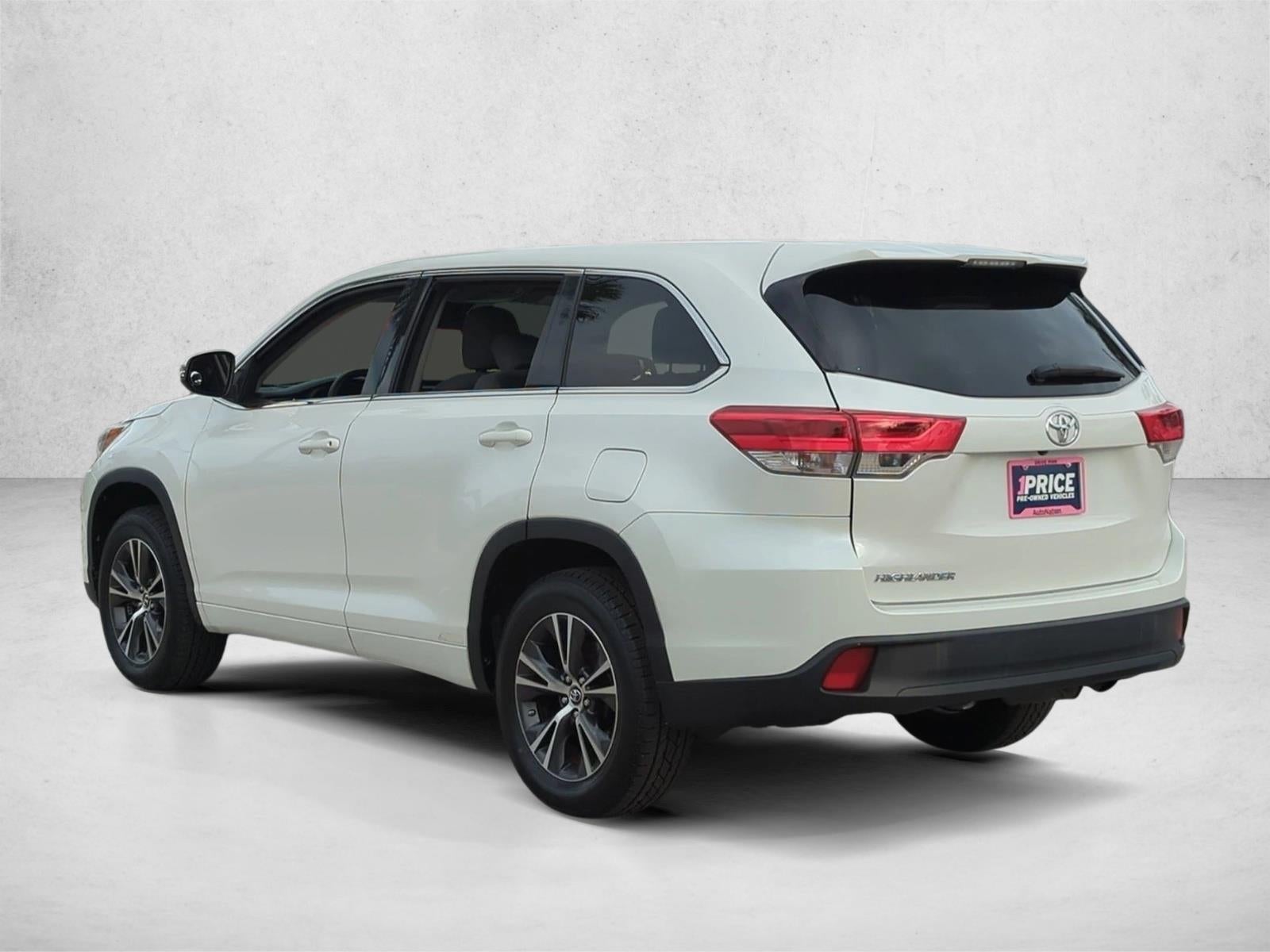 2018 Toyota Highlander LE I4 FWD (Natl)