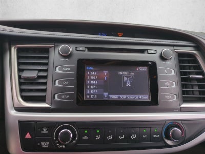 2019 Toyota Highlander LE I4 FWD (Natl)