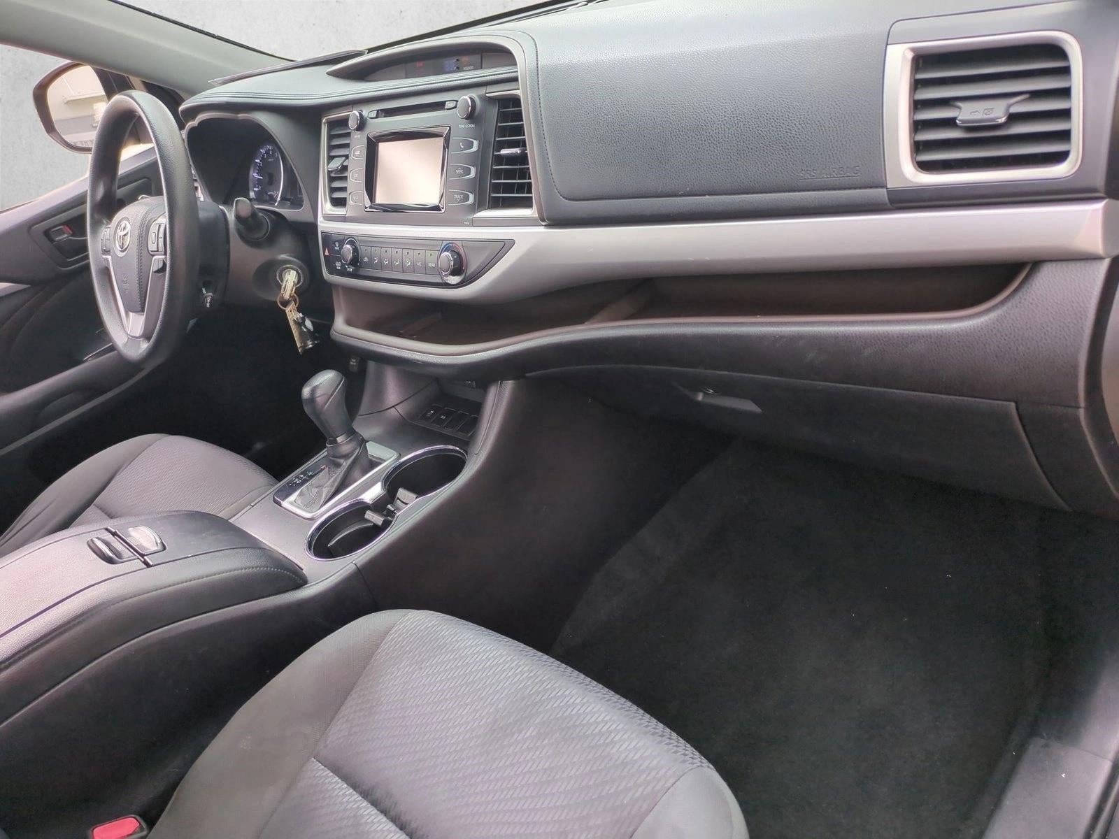 2019 Toyota Highlander LE I4 FWD (Natl)
