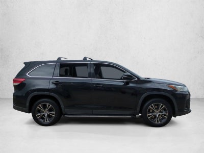 2019 Toyota Highlander LE I4 FWD (Natl)